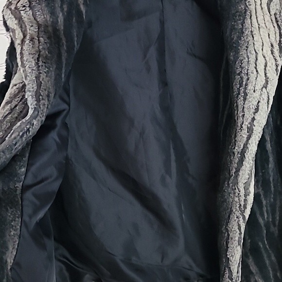 Tribal Gray Faux Fur Open Front Vest. Size Large - Picture 6 of 6